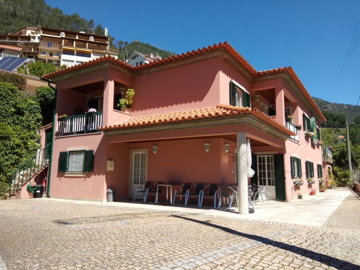 Residencial Ribeiro Hotel Geres Bagian luar foto
